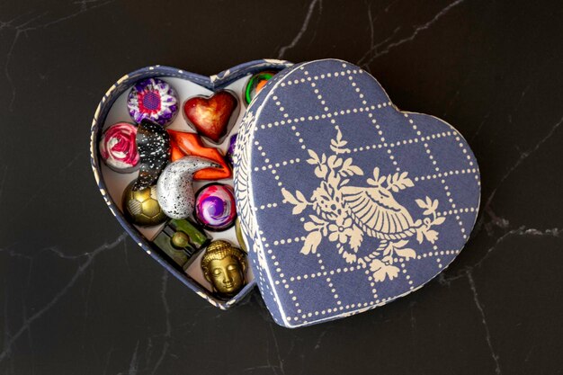사진 빅토리아 양식의 럭셔리 초콜릿 심장 모양의 초콜릿 상자