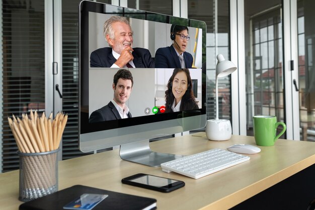 Video-oproep zakenmensen ontmoeten elkaar op virtuele werkplek of extern kantoor