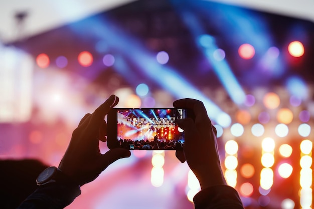 Video and photo recording of the concert by smartphone