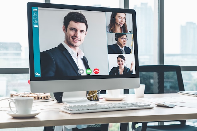 Videogesprek mensen uit het bedrijfsleven bijeen op virtuele werkplek of externe kantoor