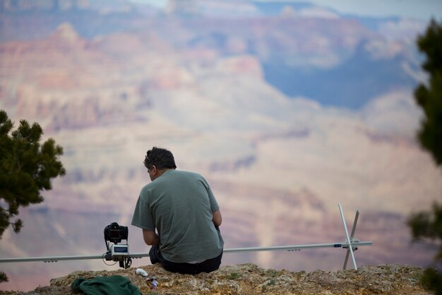 Videograaf die de Grand Canyon filmt vanaf de South Rim