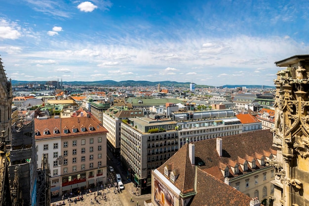 オーストリア - ウィーン - 2023年6月13日 - 聖スティーブン大聖堂の展望台からウィーンの景色