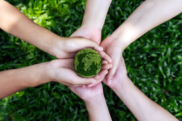 Vier de Dag van de Aarde met duurzaam leven, omarm milieuvriendelijke praktijken voor een groene toekomst.