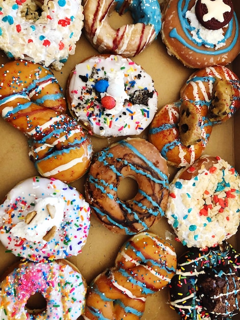 Foto vier het met heerlijke 4 juli donuts rood wit blauw amerika