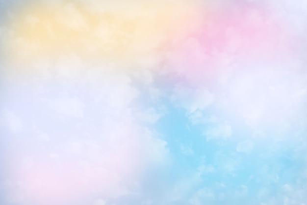 Vier pastelkleurwolk en hemelachtergrond met een pastelkleur