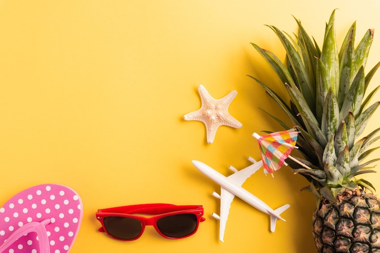 Foto vier zomer ananas dag concept, plat leggen