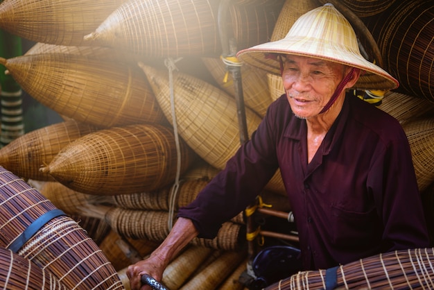 Vietnamese fishermen are doing basketry 