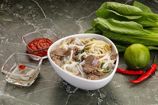 Photo vietnamese soup pho bo with beef