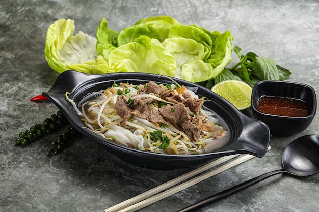 Photo vietnamese traditional soup pho bo with beef