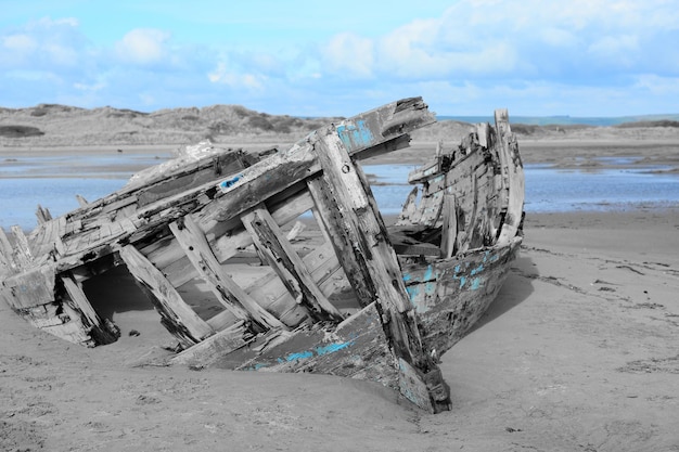 Photo view of abandoned beach