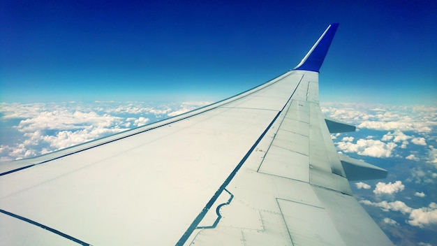 Photo view of airplane flying in sky