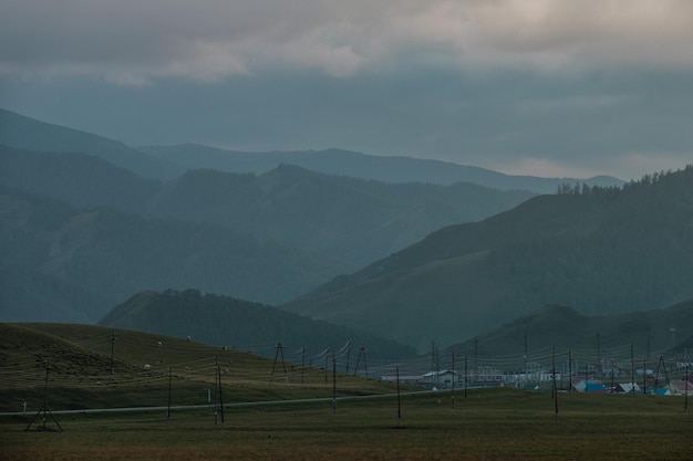 Tyungurの方向のアルタイ山脈の眺め