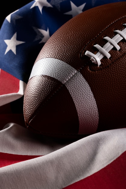 Foto vista del football americano con la bandiera americana