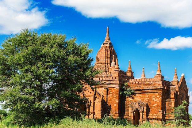 Vista delle antiche pagode di bagan