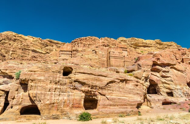 Vista delle antiche tombe di petra - giordania