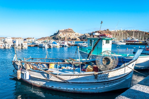 Photo view of ancient village from the harbor