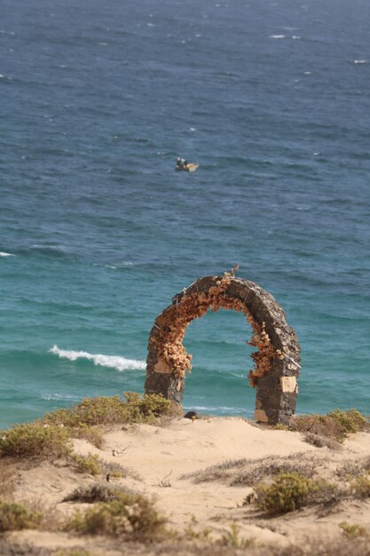 Photo view of an arc on beach