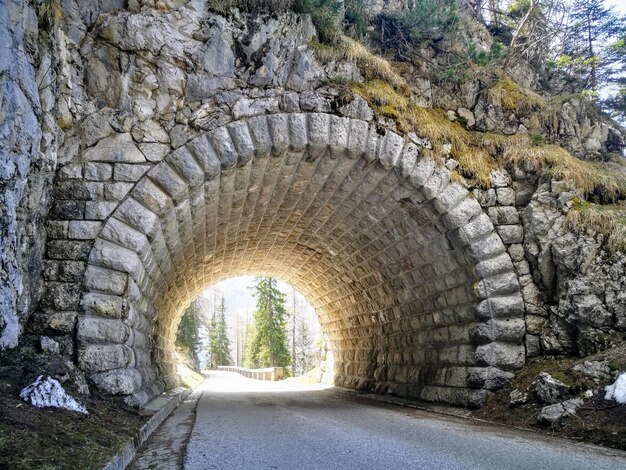 Foto vista del tunnel ad arco