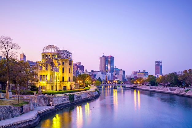 Vista della cupola della bomba atomica a hiroshima giappone. sito patrimonio dell'umanità dell'unesco