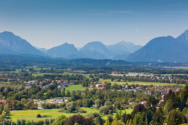 Vista delle alpi austriache vicino a salisburgo. paesaggio delle montagne