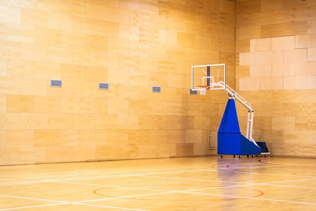 壁に対するバスケットボールホープの景色