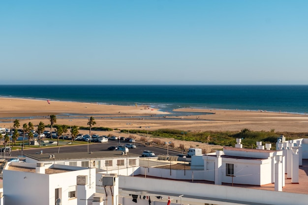 Conil de la Frontera Cadiz Andalusia의 Torre de Guzman에서 Bateles 해변의 전망