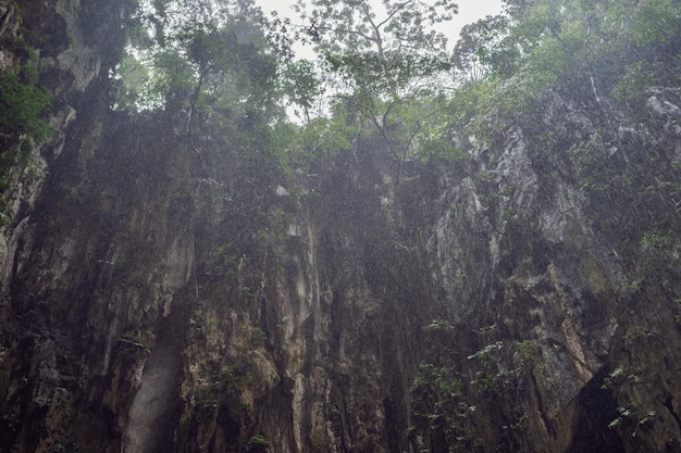 Вид на пещеры бату недалеко от куала-лумпура, малайзия