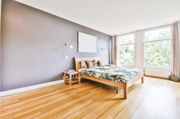 Photo view of bed in bedroom