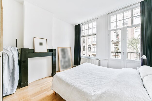 Photo view of bed in bedroom