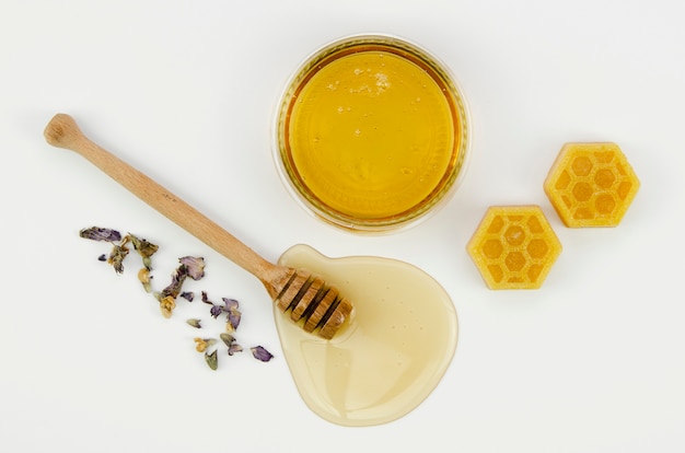 To view bee's wax with honey