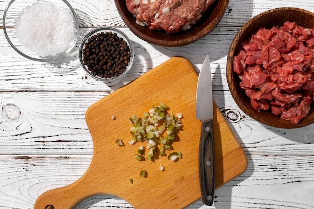 Foto vista di manzo per bistecca alla tartara