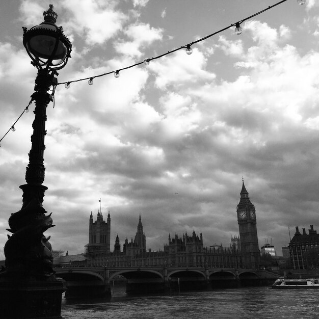 Foto vista del big ben e del ponte di westminster