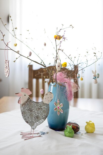 Photo view of birds on table