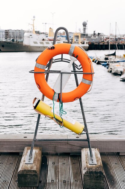 Photo view of boat in sea