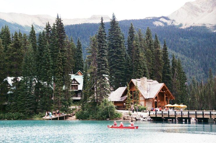 Lake Louise Accommodation