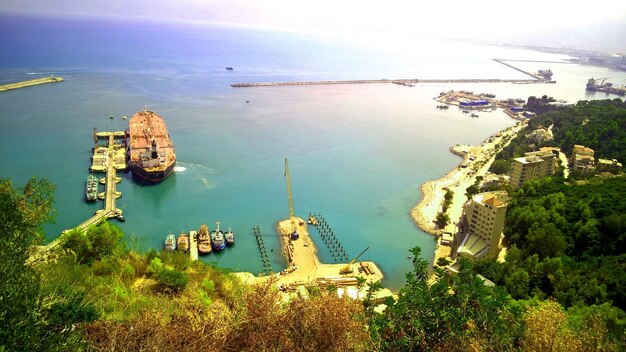 Foto vista delle barche in mare