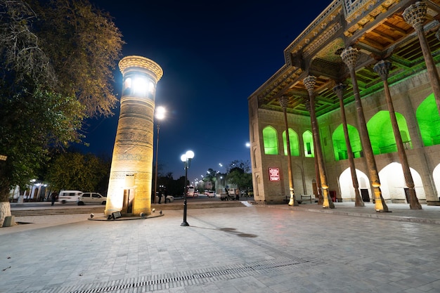 Photo view of the bolo hauz mosque in center of bukhara in uzbekistan