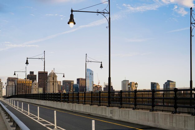 Photo view of boston skyline and part of street from the long fellow bridge on a nice cloudless sky