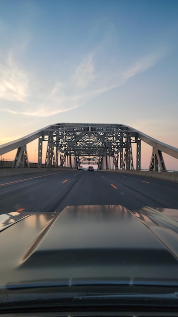 Foto vista del ponte contro un cielo nuvoloso