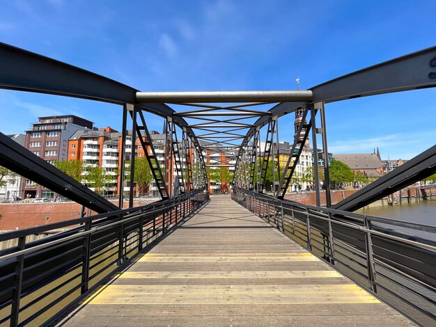 Foto vista del ponte contro il cielo