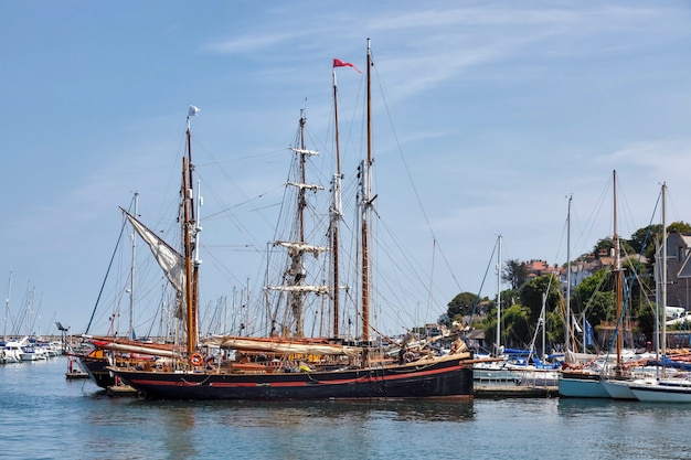 Vista del porto di brixham