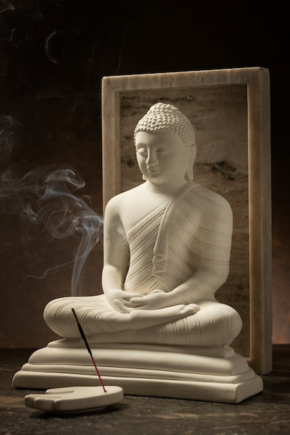 Photo view of buddha statuette with incense