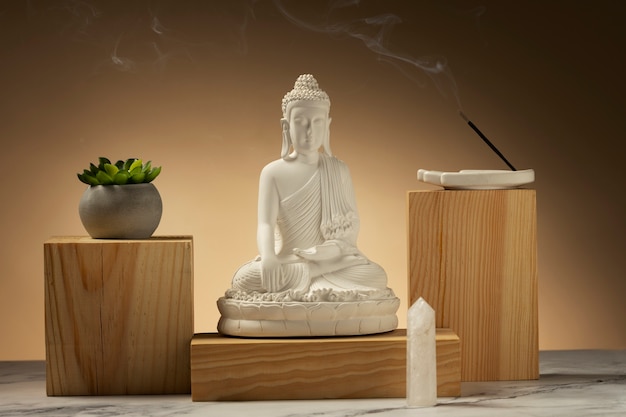 Photo view of buddha statuette with incense