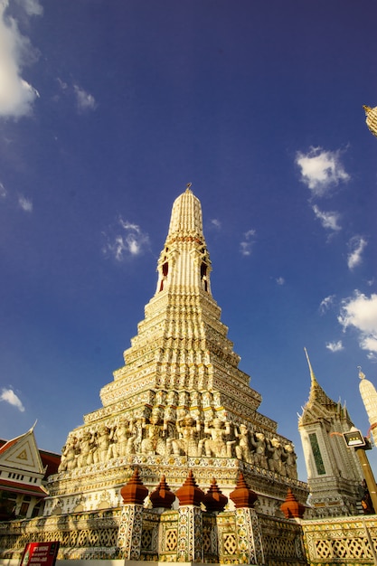 Vista del tempio buddista in thailandia