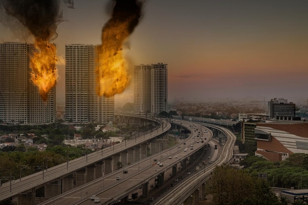 Foto vista di un edificio in fiamme in città concept di sfondo della guerra