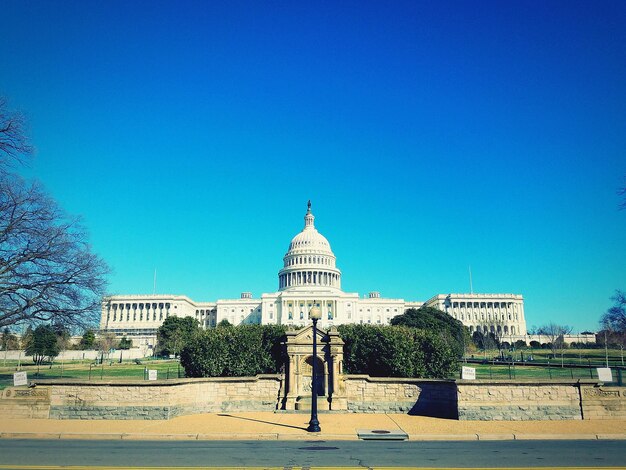 Photo view of buildings against blue sky