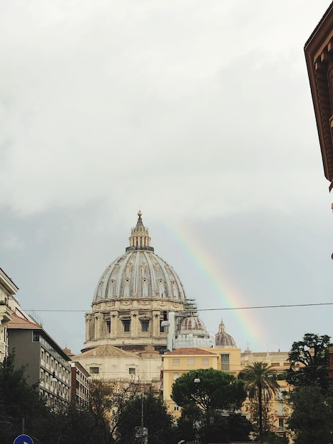 Foto vista degli edifici contro il cielo