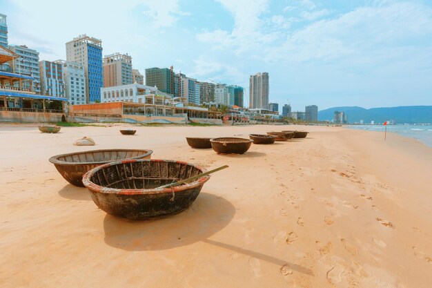 Foto vista degli edifici sulla spiaggia