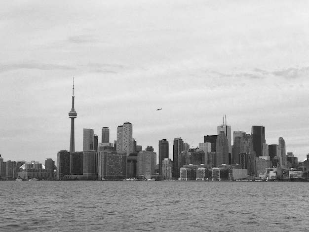 Photo view of buildings in city against sky