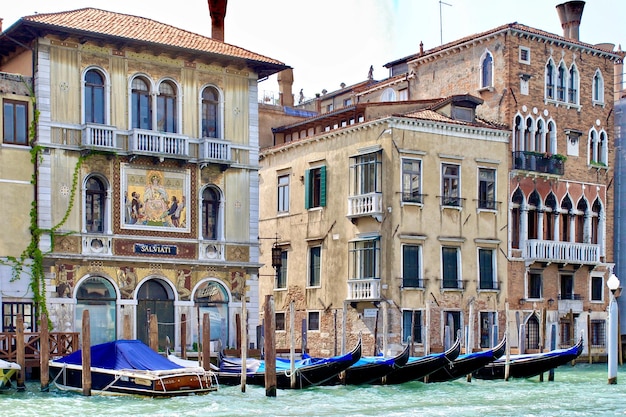 Foto vista degli edifici della città